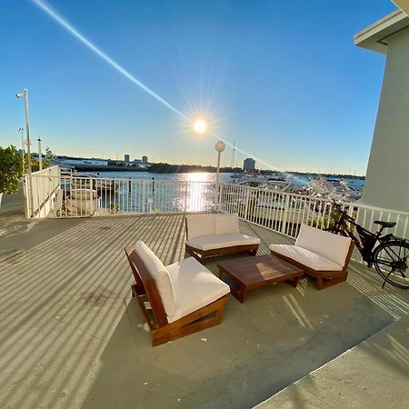 Luxurious Remodeled Direct Waterfront Apartment With Miami Skyline View And Outdoor Terrace Free Parking 5Min Drive To Miami Beach Extérieur photo