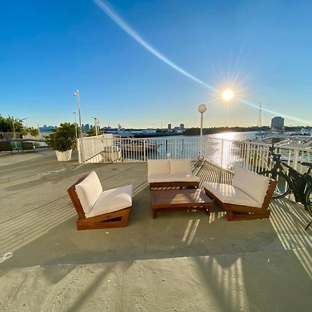 Luxurious Remodeled Direct Waterfront Apartment With Miami Skyline View And Outdoor Terrace Free Parking 5Min Drive To Miami Beach Extérieur photo