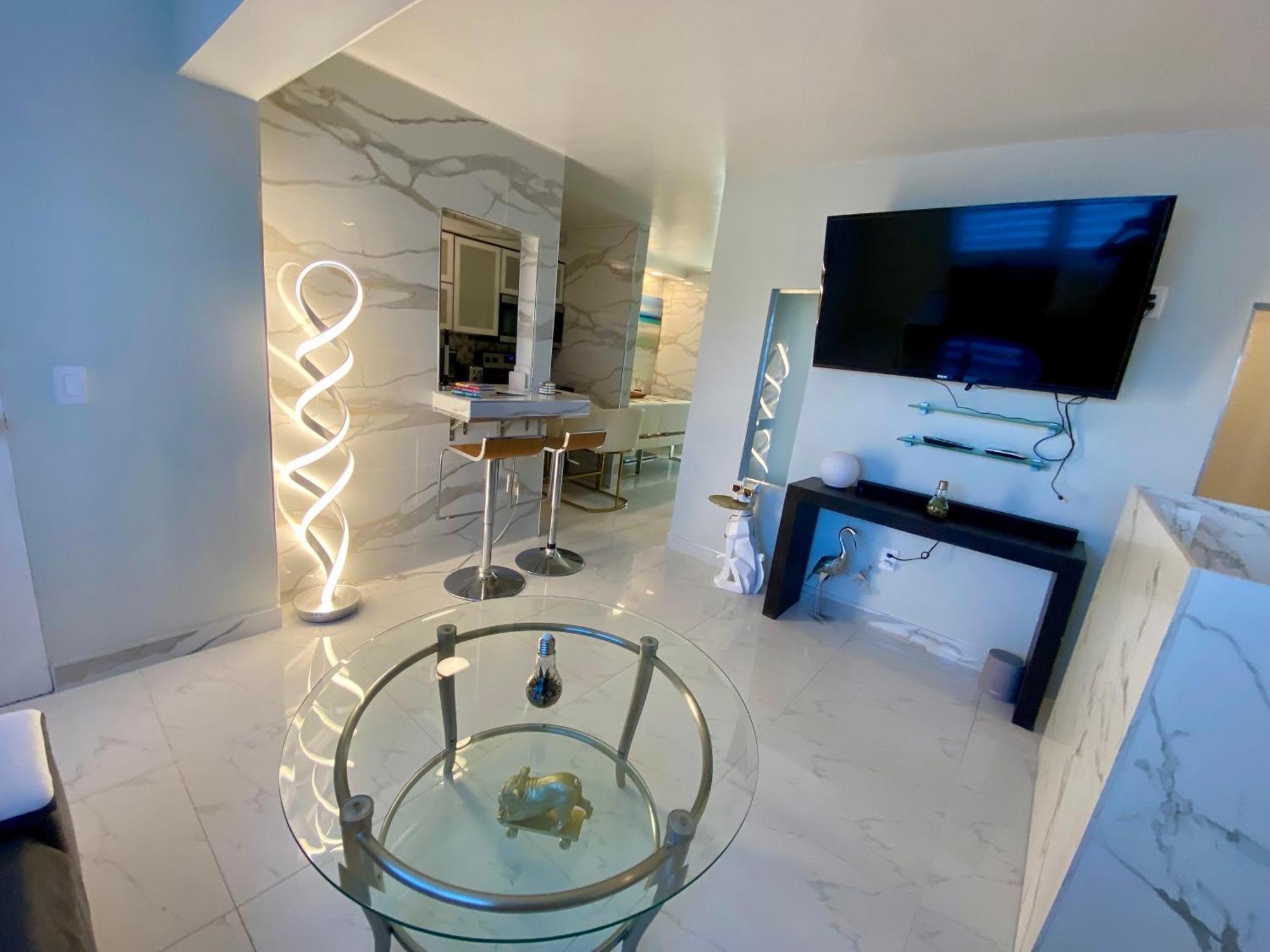 Luxurious Remodeled Direct Waterfront Apartment With Miami Skyline View And Outdoor Terrace Free Parking 5Min Drive To Miami Beach Extérieur photo
